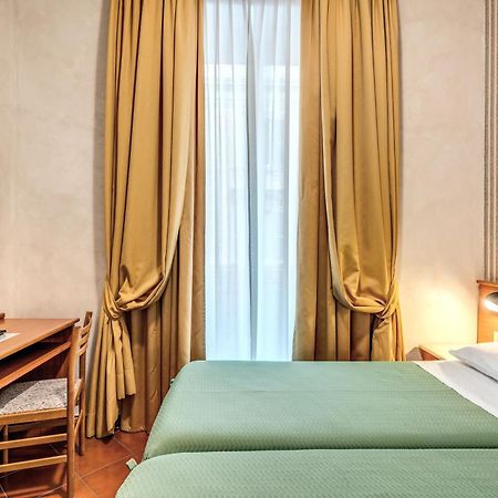 Hotel Corona Рим Екстериор снимка