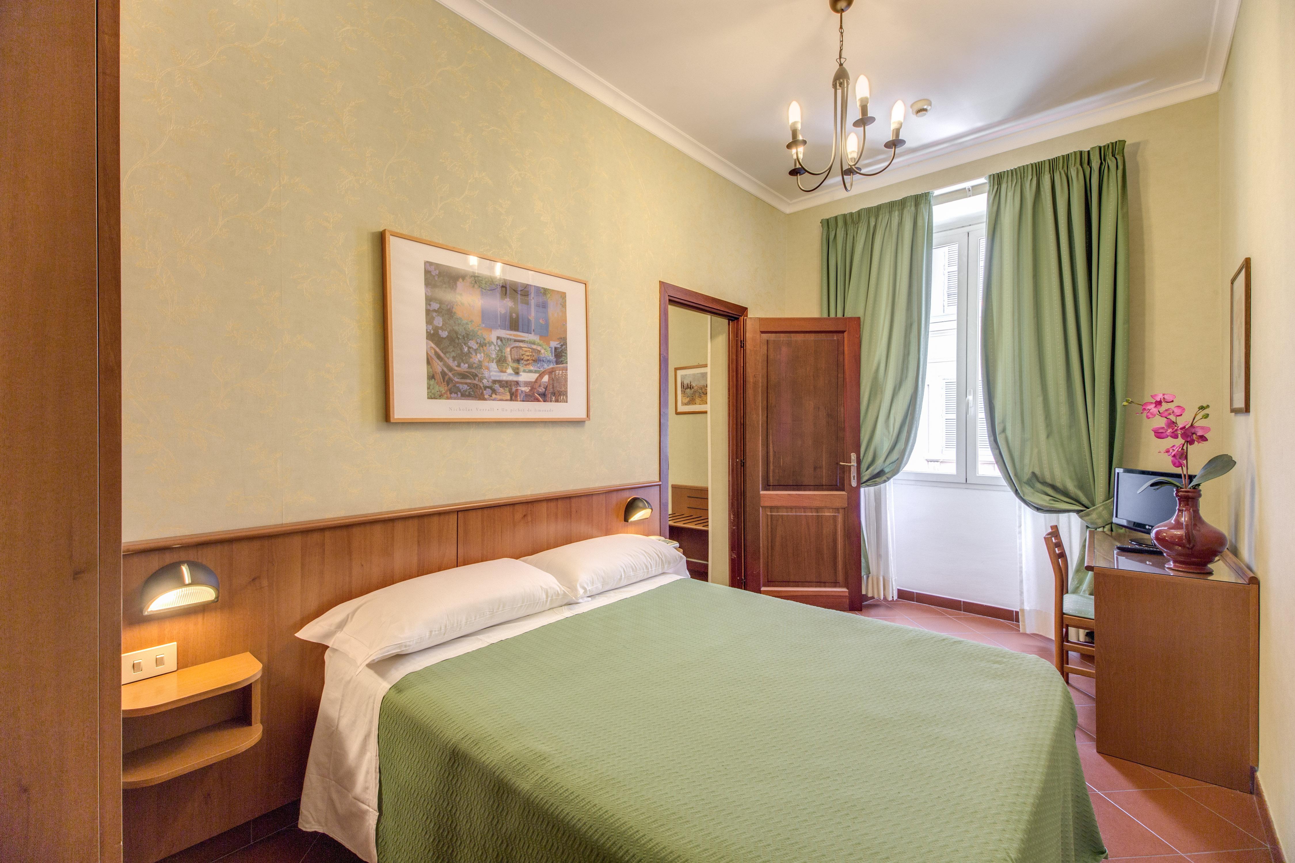 Hotel Corona Рим Екстериор снимка