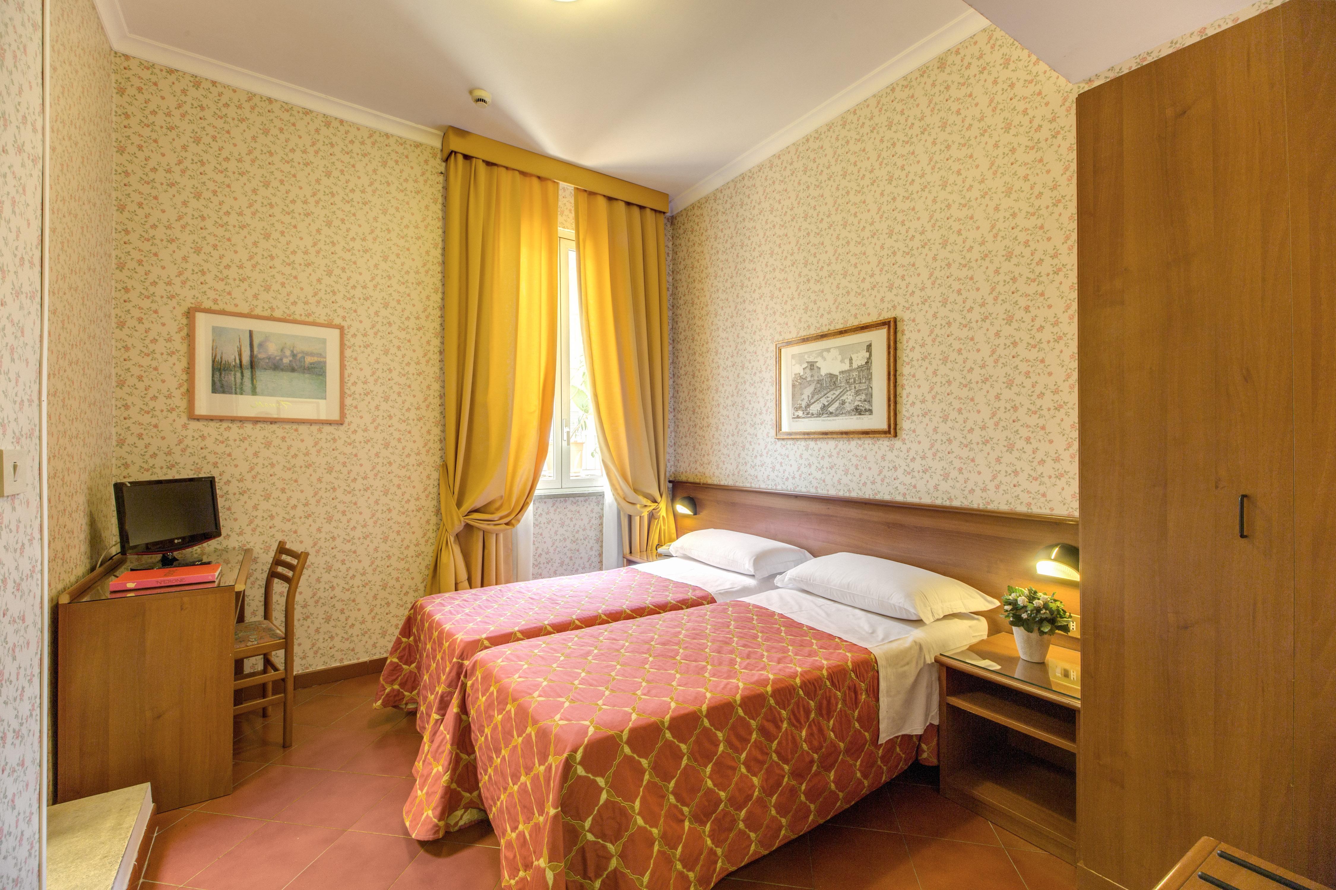 Hotel Corona Рим Екстериор снимка