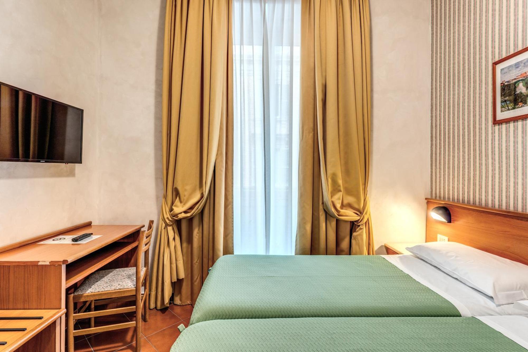 Hotel Corona Рим Екстериор снимка