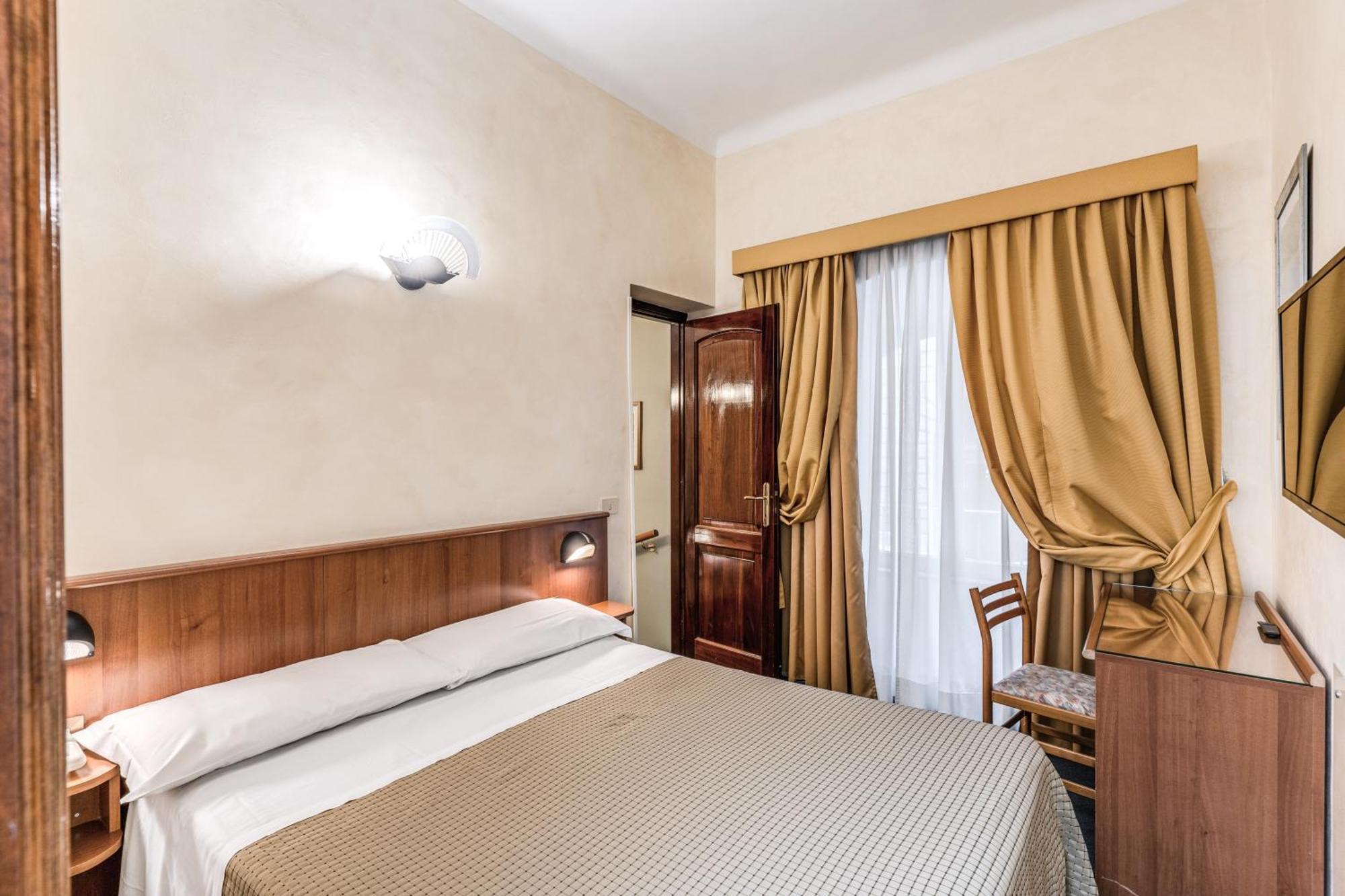 Hotel Corona Рим Екстериор снимка