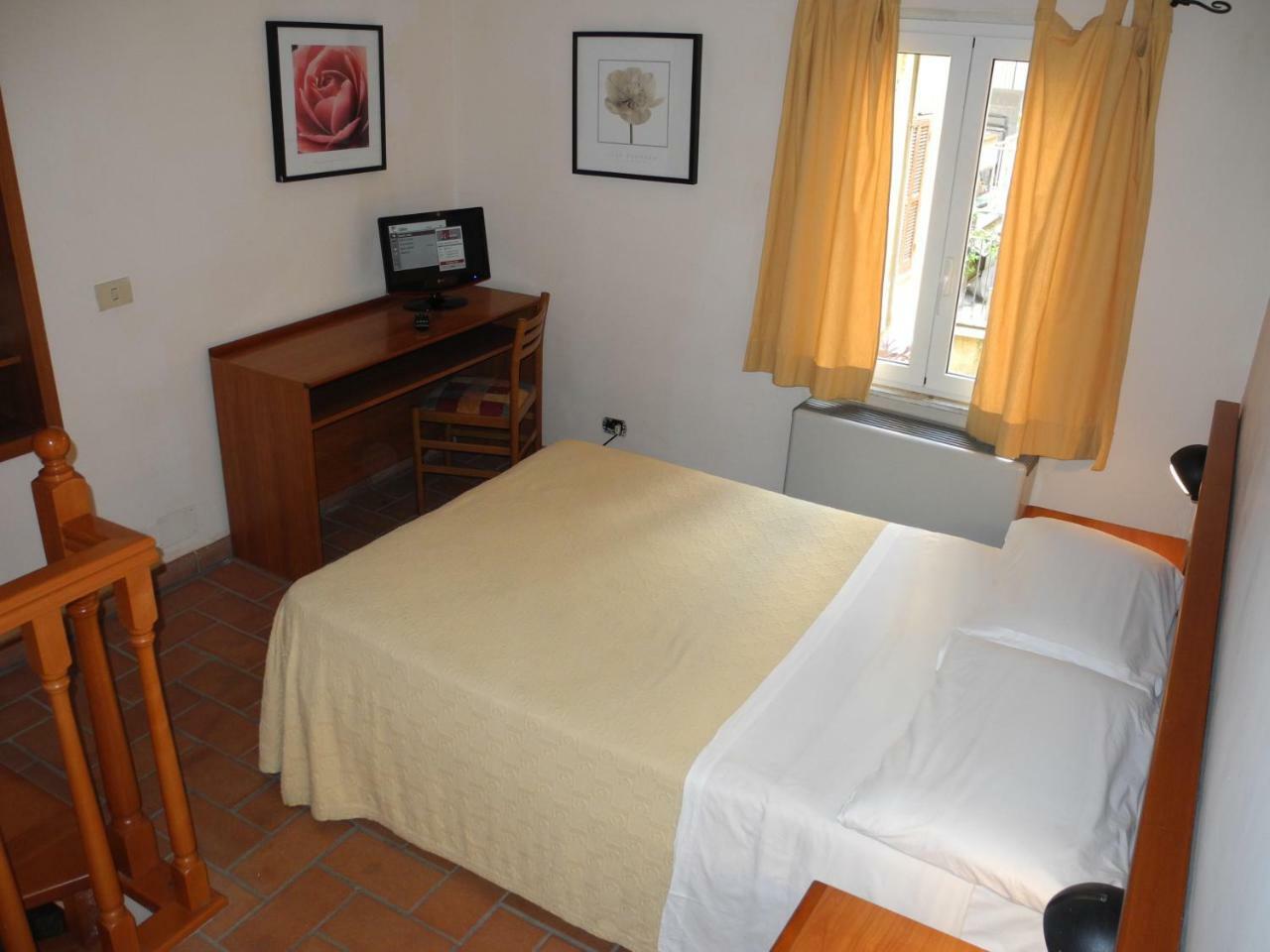 Hotel Corona Рим Екстериор снимка